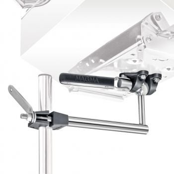 Kaidekiinnitys neliskulmaiselle Magma -grillille: kiinnitys pystykaiteeseen